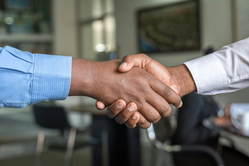 Handshake closing a financing deal